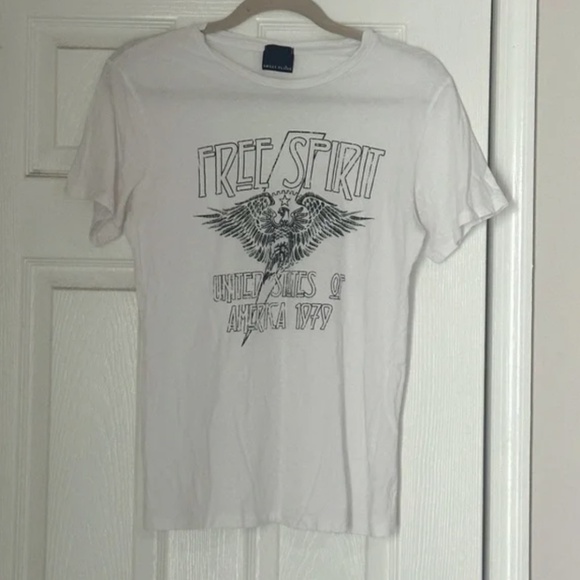 Sweet Claire Free Spirit White Graphic tee Women's size Small - Picture 1 of 3